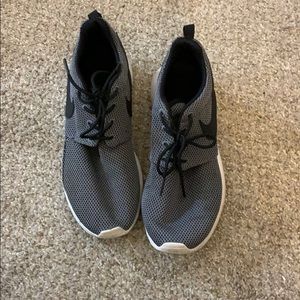 Nike Roshe Run Sneakers